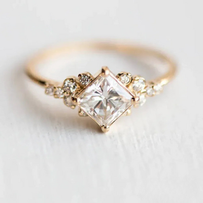 Elegant ring with royal chic