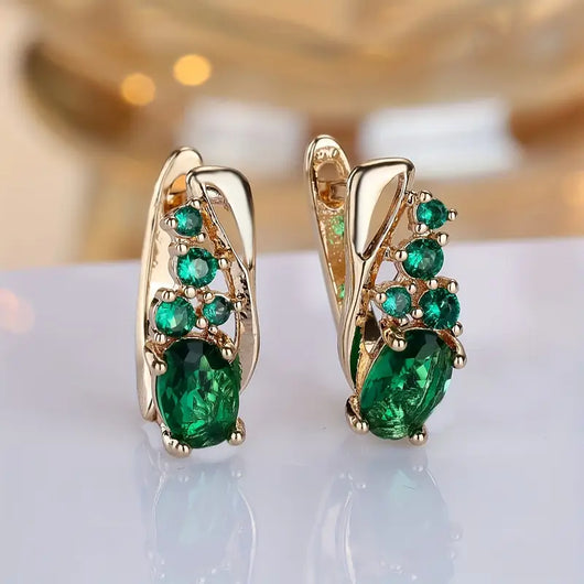 Boucles d'oreilles pendantes en or avec grappes d'émeraudes