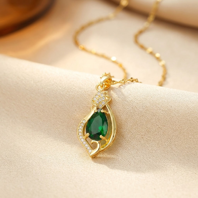 Collier pendentif goutte d'émeraude en or