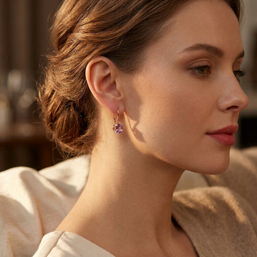 Boucles d'oreilles puces en or rose et améthyste