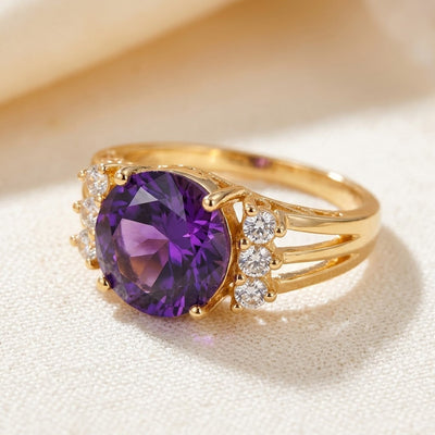 Bague en or à anneau dédoublé ornée d'une améthyste