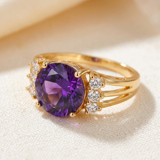 Bague en or à anneau dédoublé ornée d'une améthyste