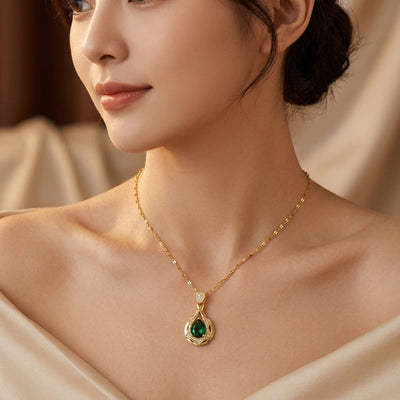 Collier pendentif goutte d'émeraude en or