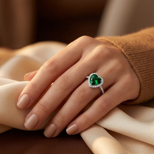 Bague halo cœur en émeraude et argent