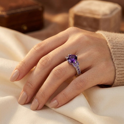 Bague en argent avec améthyste et pierres d'accompagnement