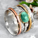Bague avec contour accentué en argent, or et or rose