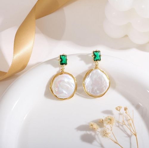 Boucles d'oreilles vintage en perles baroques et verre rouge