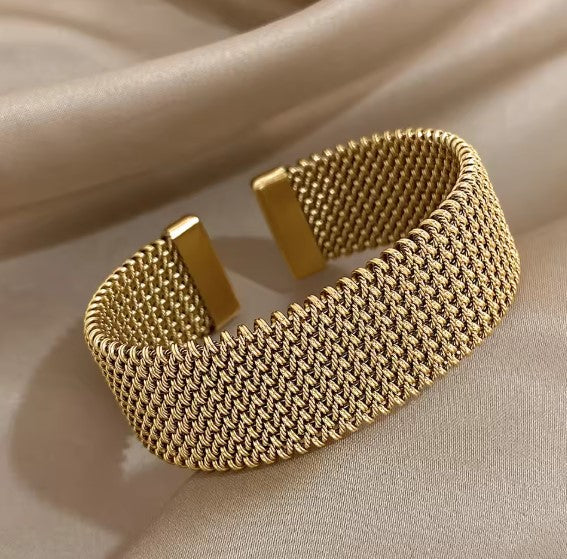 Élégant bracelet en maille tressée avec design ajouré