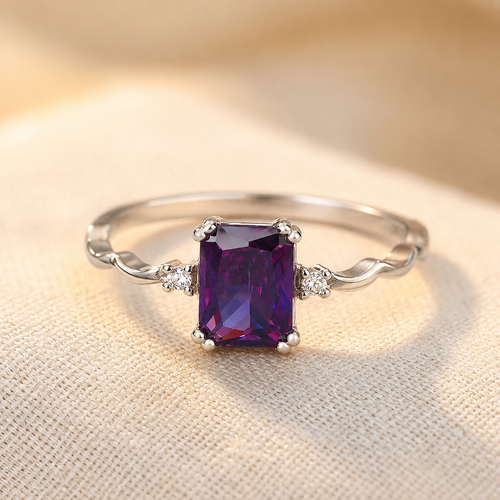 Bague en argent avec améthyste taille émeraude