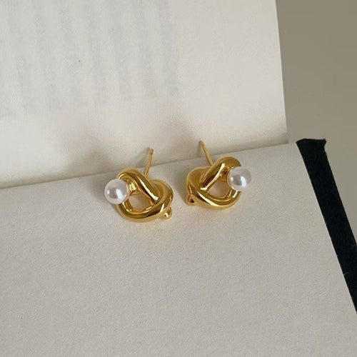 Boucles d'oreilles nid de perles vintage