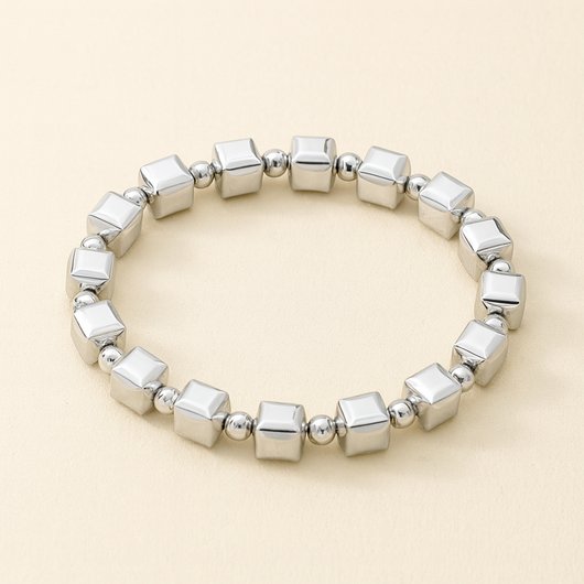 Timeless Silver Bracelet with Cube Pearl Details