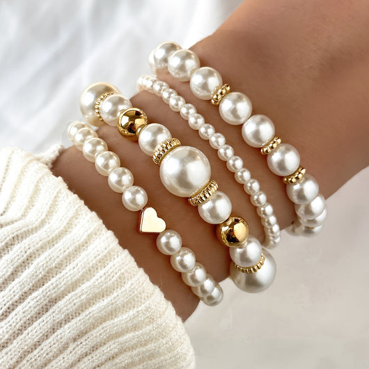Elegant Bracelet Set with Pearls and Heart