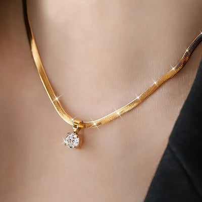 Elegant Gold Necklace with Rhinestone Pendant