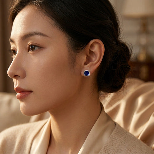 Boucles d'oreilles puces halo en argent et saphir