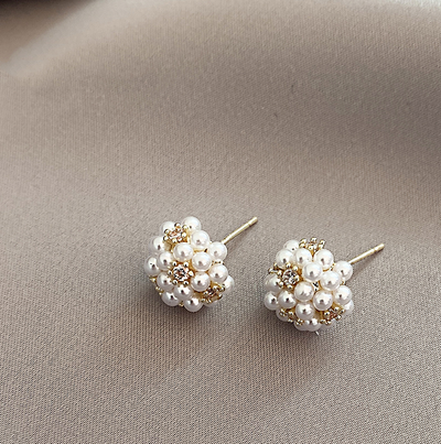 Petites boucles d'oreilles perles élégantes