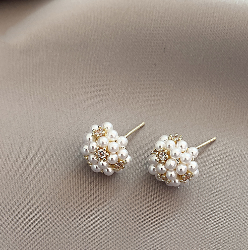 Petites boucles d'oreilles perles élégantes