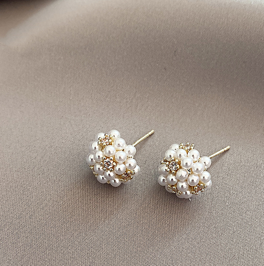 Petites boucles d'oreilles perles élégantes
