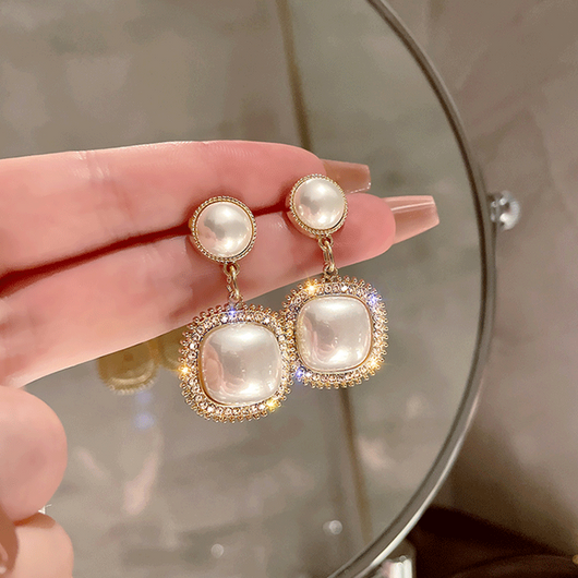 Boucles d'oreilles carrées élégantes à perles lumineuses