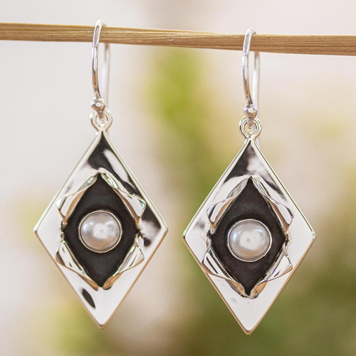 Boucles d'oreilles vintage en argent incrustées de perles
