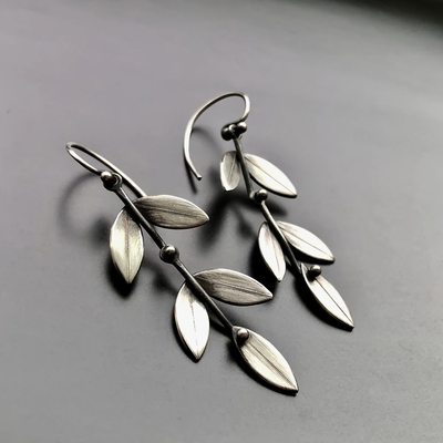 Boucles d'oreilles pendantes vintage en argent en forme de feuille