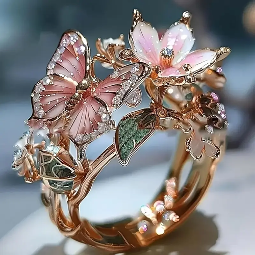 Bague papillon lumineuse inspirée de la nature avec zircone