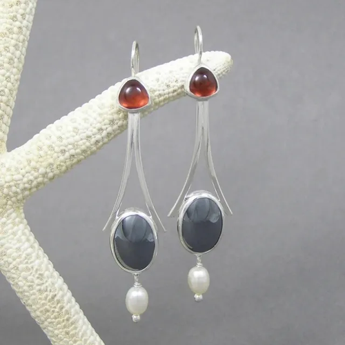 Boucles d'oreilles vintage en perle avec cristal rouge