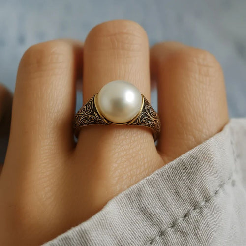 Filigree Gold Ring with Pearl